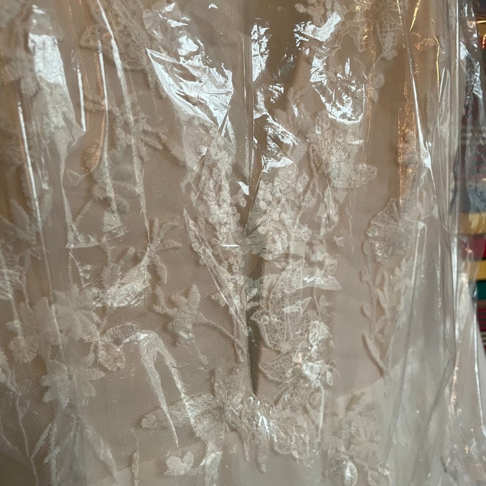 Anna Kara Millo size 16 Wedding Dress Off-White - Picture 6 of 6